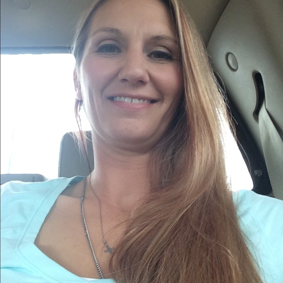 Profile Picture of Jenn Scheets (@jenscheets) on Poshmark