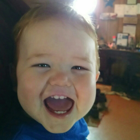 Profile Picture of Angel Osberg (@angelosberg) on Poshmark