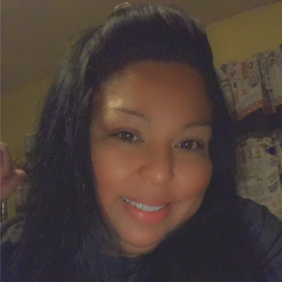 Profile Picture of Maxi Pagan (@maxipagan1978) on Poshmark