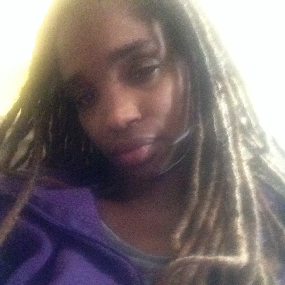 Profile Picture of Nicole Mcclarence (@jimm_mommy) on Poshmark