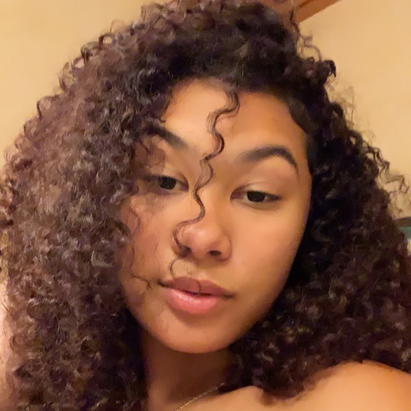 Profile Picture of Bianca Wells (@biawells) on Poshmark