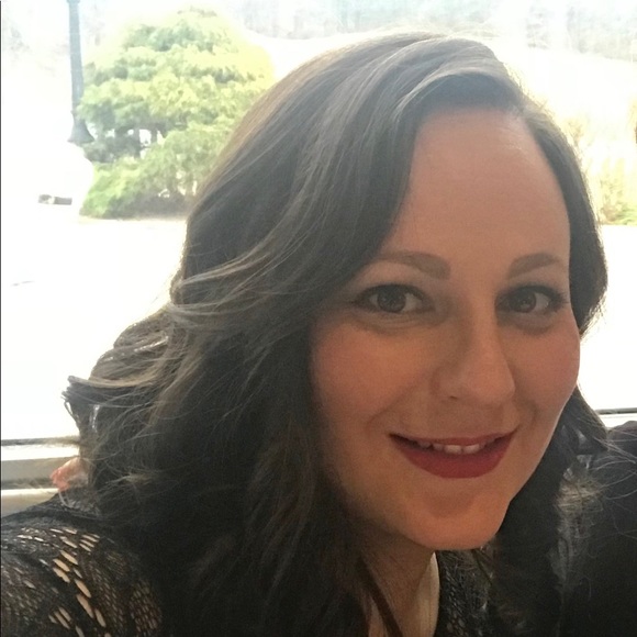 Profile Picture of Lily Kirson (@lkirson) on Poshmark