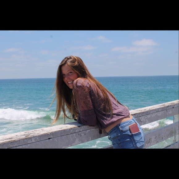 Profile Picture of Ava Morrow (@avamarr) on Poshmark