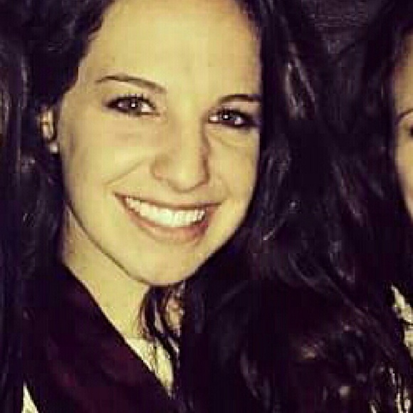 Profile Picture of Haley Santmyer (@haley304) on Poshmark