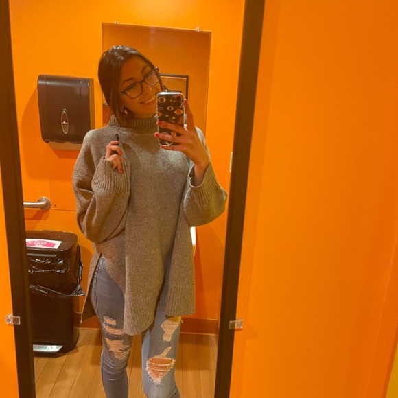 Profile Picture of Bella Chavez (@bellachavezz) on Poshmark