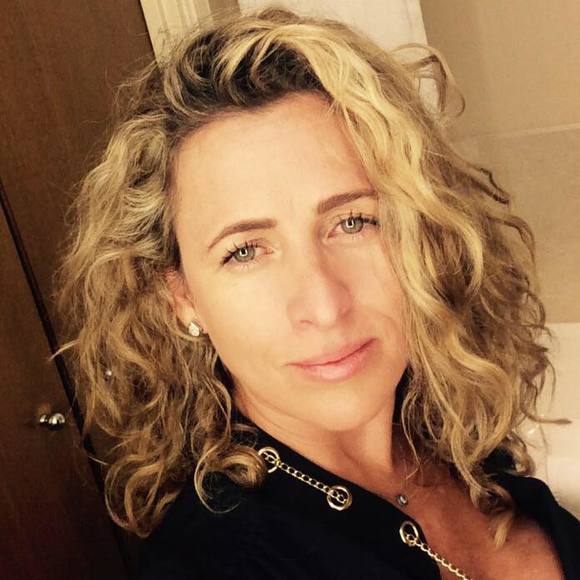Profile Picture of Shirley Alves tavella (@scat10) on Poshmark