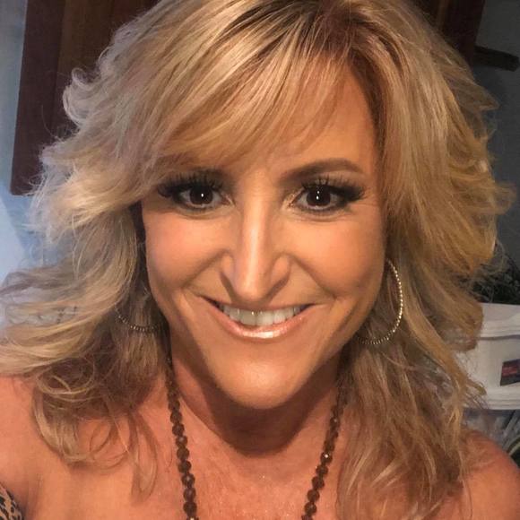 Cheri Craig - Poshmark Profile Picture of Cheri Craig (@cherijer) on Poshmark