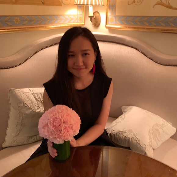 Profile Picture of Gwen Bayarbaatar (@gbayarbaatar) on Poshmark