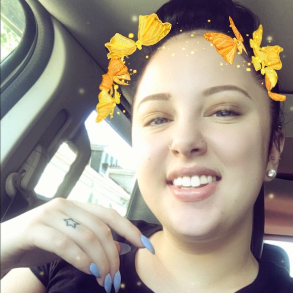Profile Picture of Tiffany Zech (@tf2119) on Poshmark