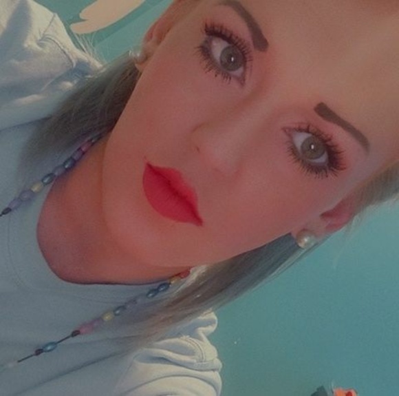 Profile Picture of Haley Bunch (@haleyreneebunch) on Poshmark