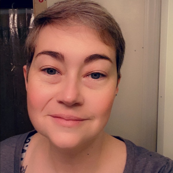 Profile Picture of Angie Vastano (@daazy74) on Poshmark