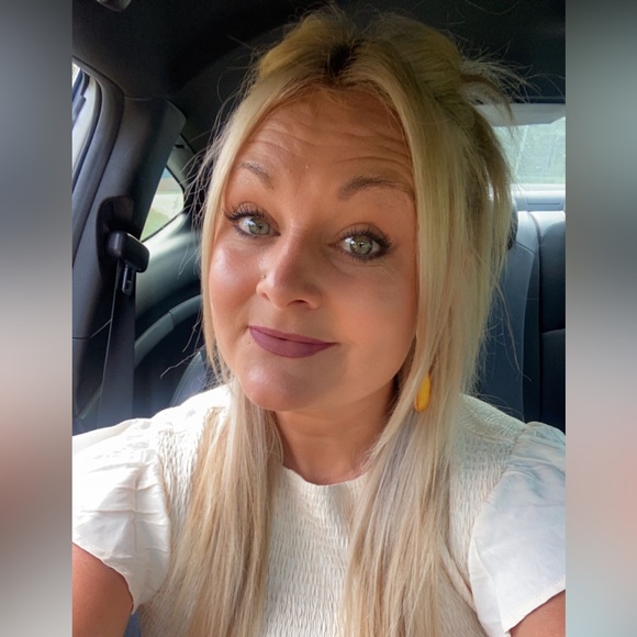 Profile Picture of Shannon Jarvis (@shineon11) on Poshmark