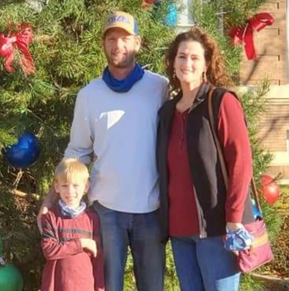 Kimberly Feher - Poshmark Profile Picture of Kimberly Feher (@michdin1) on Poshmark