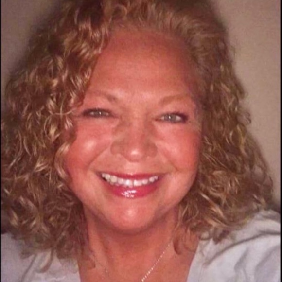 Profile Picture of Paula Stern (@rtgpg59) on Poshmark