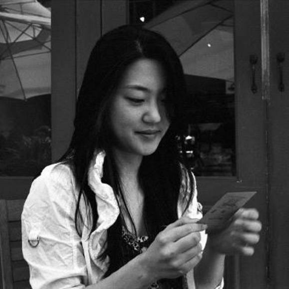 Profile Picture of Sanghee Hong (@sangheehong) on Poshmark