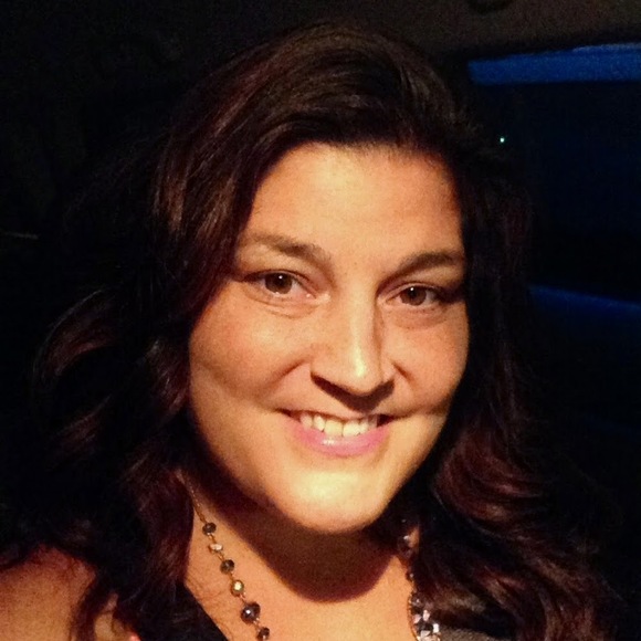 Profile Picture of Alison Bayko (@ali_bayko) on Poshmark