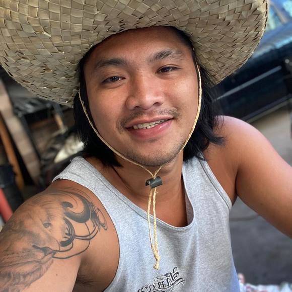 Profile Picture of Weng Weng (@jorwell27) on Poshmark