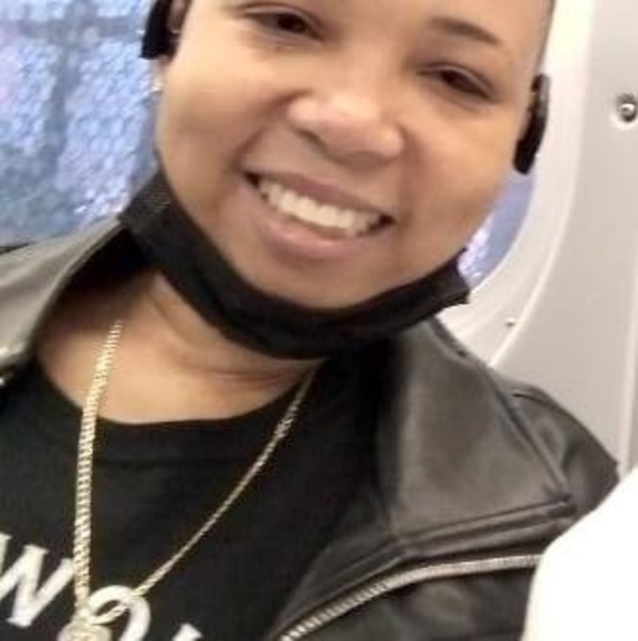 Profile Picture of Latoya Loadholt (@latoyaloadholt) on Poshmark