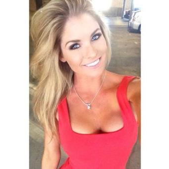 Profile Picture of Roxy Hall (@roxy6785) on Twitter