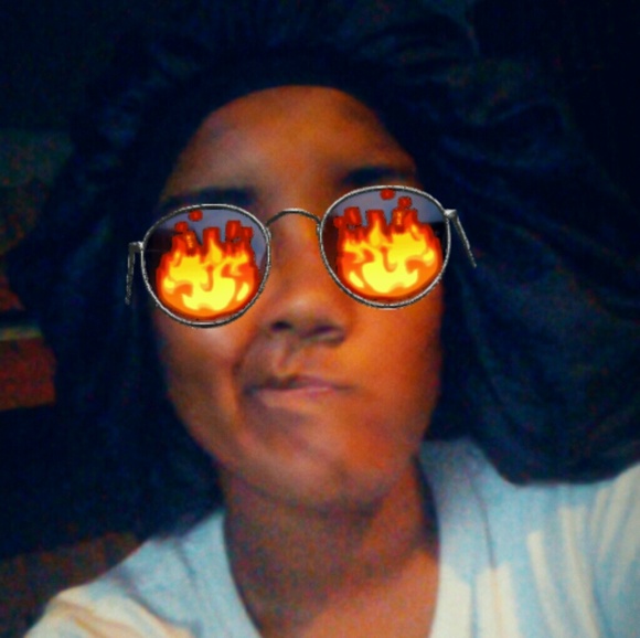 Profile Picture of Precious Wright (@curlymidget) on Poshmark