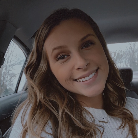 Profile Picture of Mattie Burris (@mattieburris764) on Poshmark