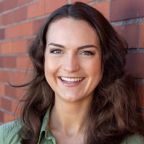 Profile Picture of Julia Schafer (@jopulopia) on Poshmark