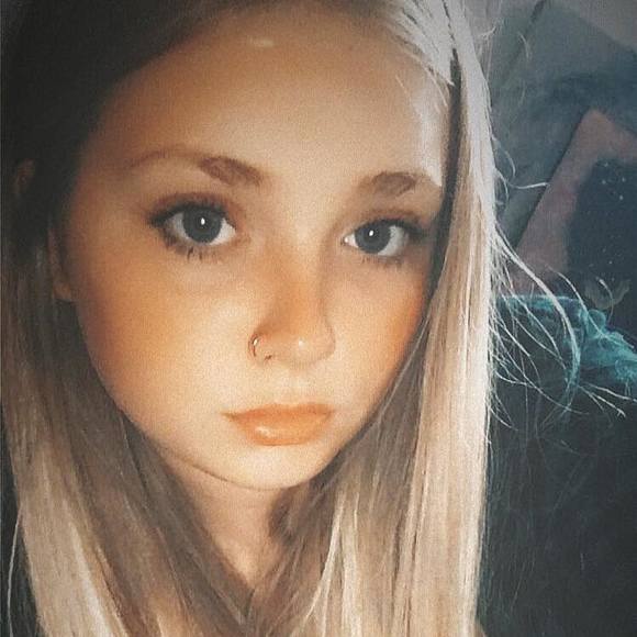 Profile Picture of Annika Kidner (@ak17981) on Poshmark