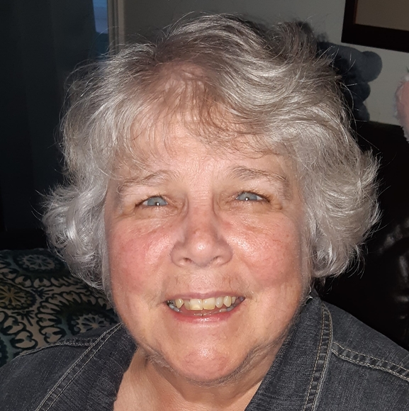 Profile Picture of Christine Giffin (@christinegiffin) on Poshmark