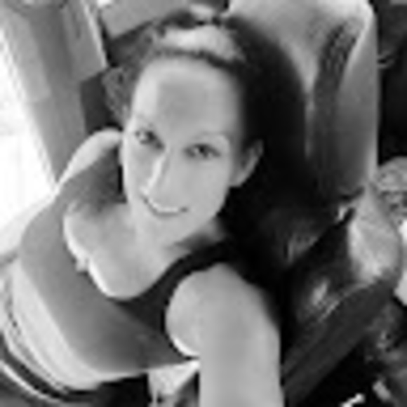 Profile Picture of Dina Roussos (@dinaroussos) on Poshmark