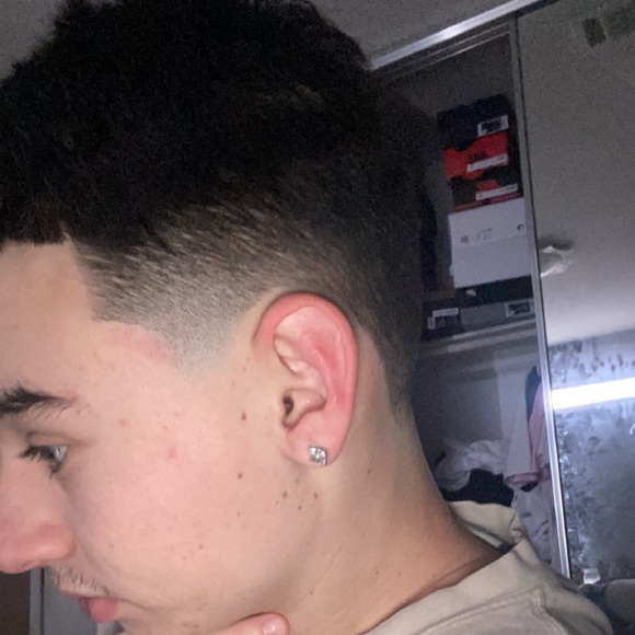Profile Picture of Luke Boyer (@lukeezi) on Poshmark