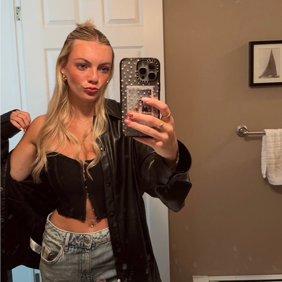 Profile Picture of Haley Costain (@haleycostain) on Poshmark