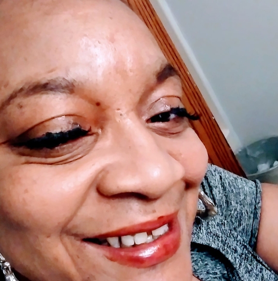 Profile Picture of Lisa Shell (@lisa_shell) on Poshmark