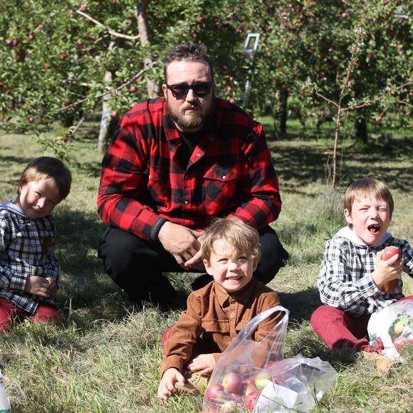 Profile Picture of Jesse Rivers (@jessiejrivers) on Poshmark