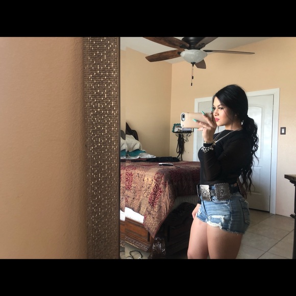 Profile Picture of Itzel Garcia (@itzelgarcia_26) on Poshmark