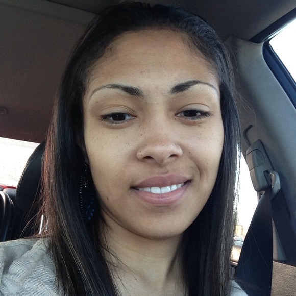 Profile Picture of Karleana Olivier (@karleanao) on Poshmark