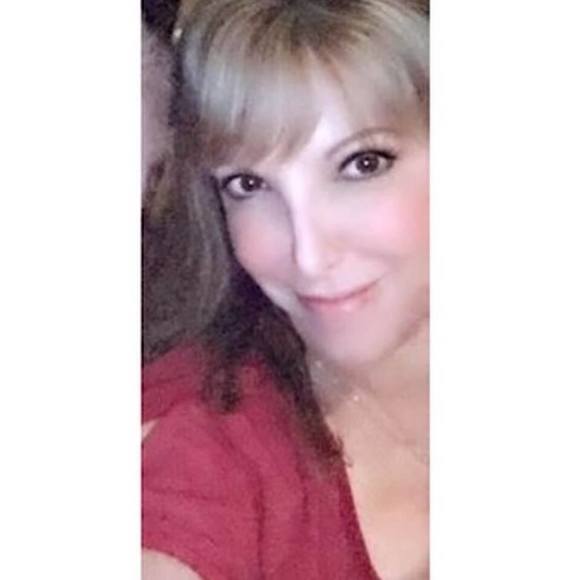 Profile Picture of Rosanne Lanuto (@lanuto0517) on Poshmark