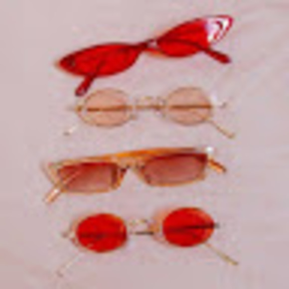 Profile Picture of Elaine Suh (@elainesuh1328) on Poshmark