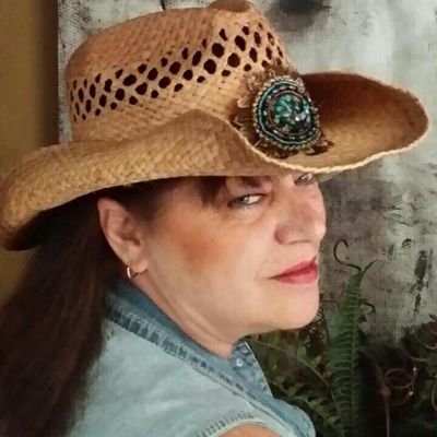 Profile Picture of BRENDA Y HINDS (@brendayarb) on Twitter