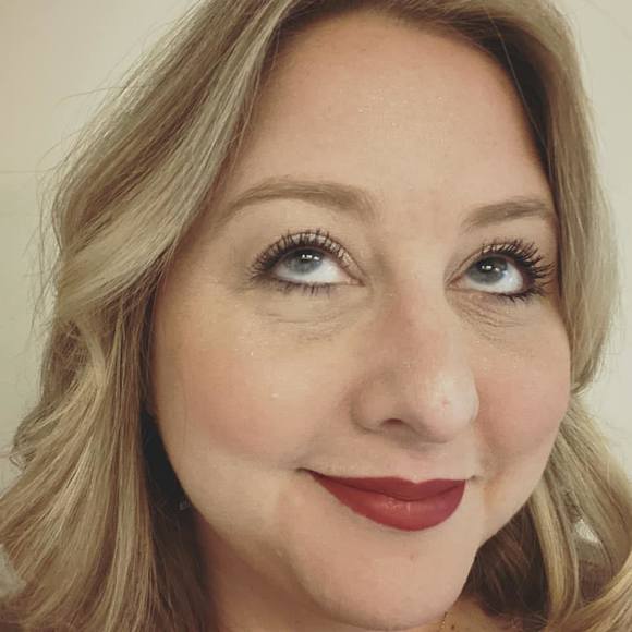 Profile Picture of Erin Walsh (@erin_walsh) on Poshmark