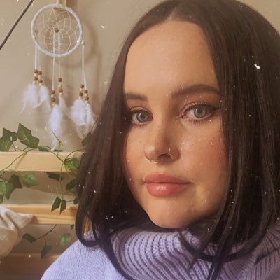 Profile Picture of Clare Elizabeth K (@Kiani_Kay) on Twitter