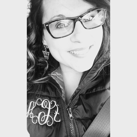 Profile Picture of Jonna Clingerman (@jonnaalise) on Poshmark