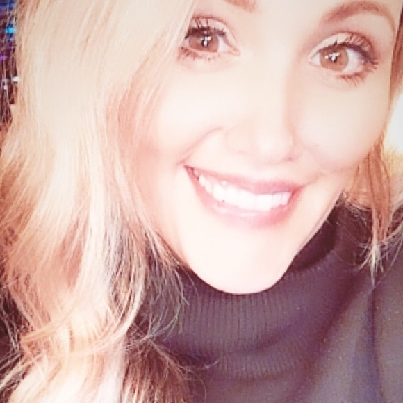 Profile Picture of Danielle Fraser (@prevfraser) on Poshmark