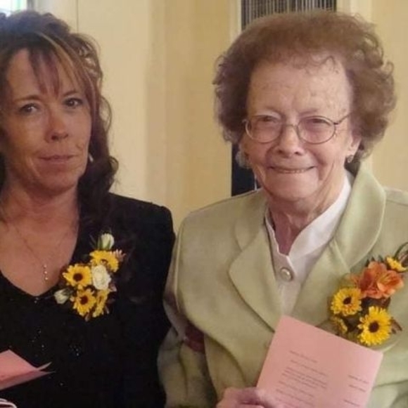 Profile Picture of Karen Vollert (@helge_58) on Poshmark