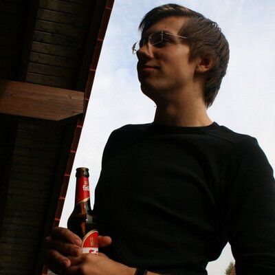 Profile Picture of Christopher Holler (@Inhale89) on Twitter