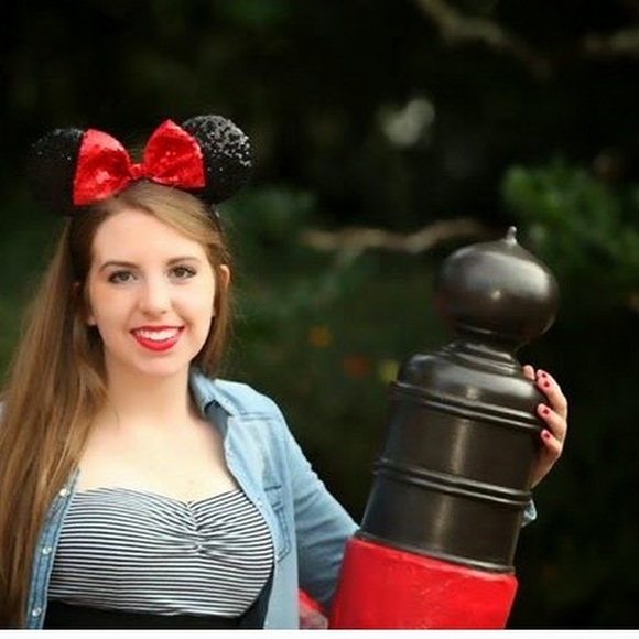 Profile Picture of Sydney Songstad (@sydneysongstad) on Poshmark