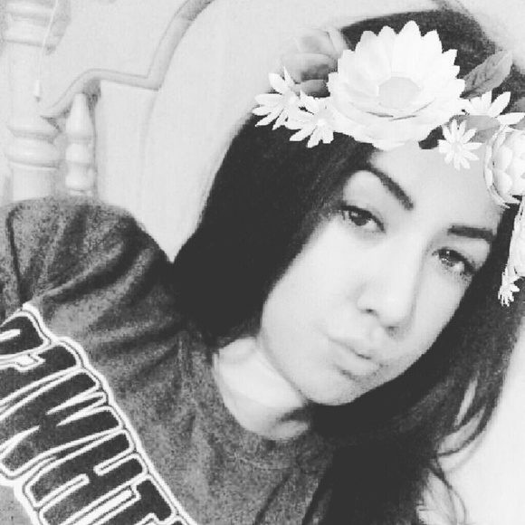 Profile Picture of Daniela Enriquez (@daniela_06) on Poshmark