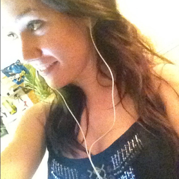 Profile Picture of Amanda Keliher (@amandakeliher) on Poshmark