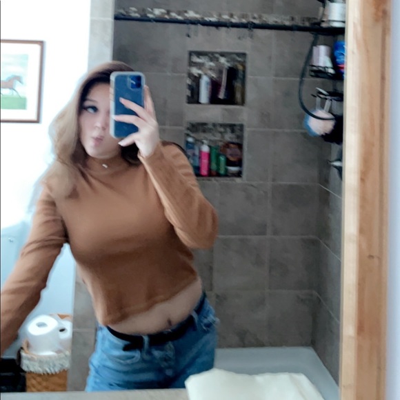 Profile Picture of Emily Bicksler (@emmybicksler) on Poshmark