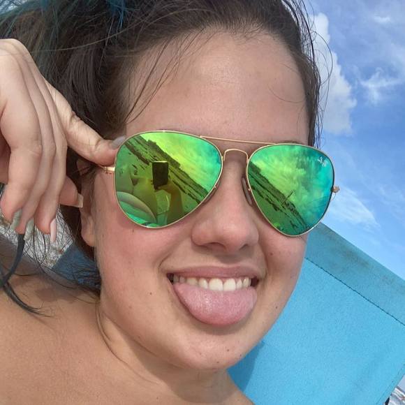 Profile Picture of Kiersten Bicksler (@kierstenmichele) on Poshmark