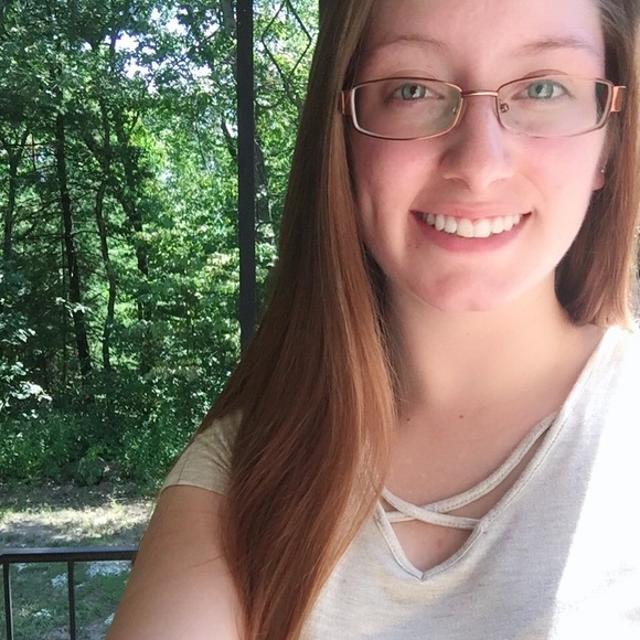 Profile Picture of Ashley Kehrer (@ashley_kehrer) on Poshmark